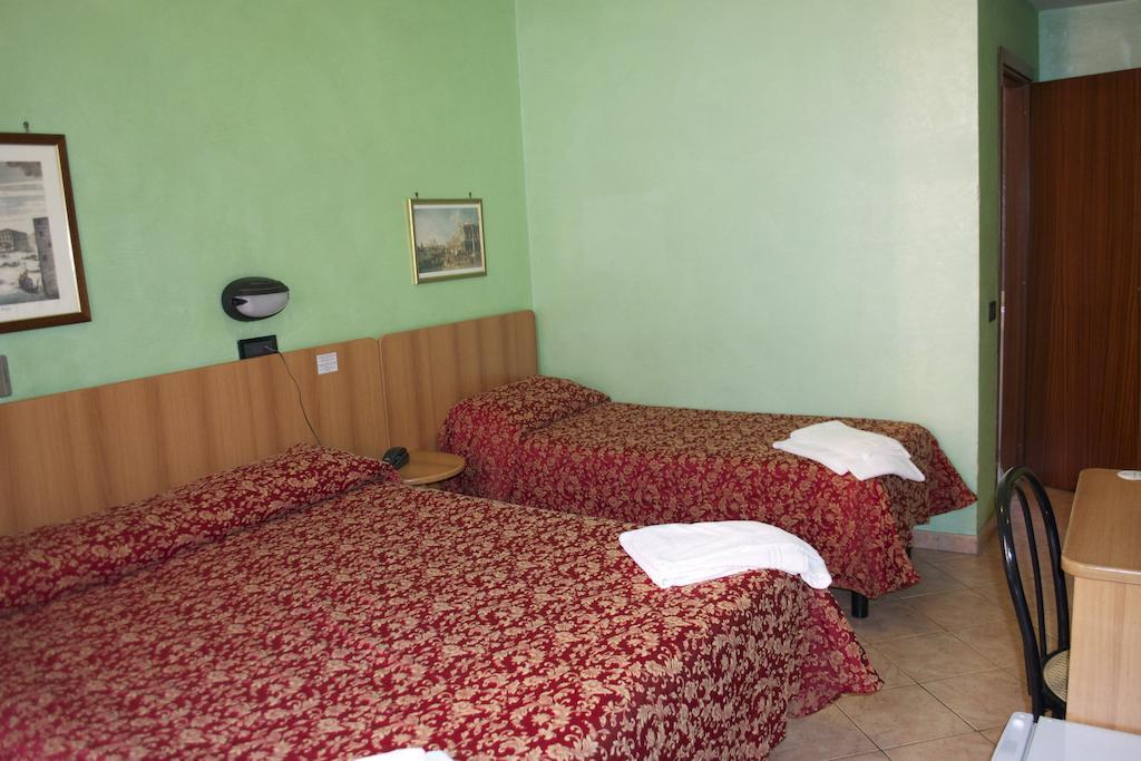 Hotel Ferrarese Рим Екстер'єр фото