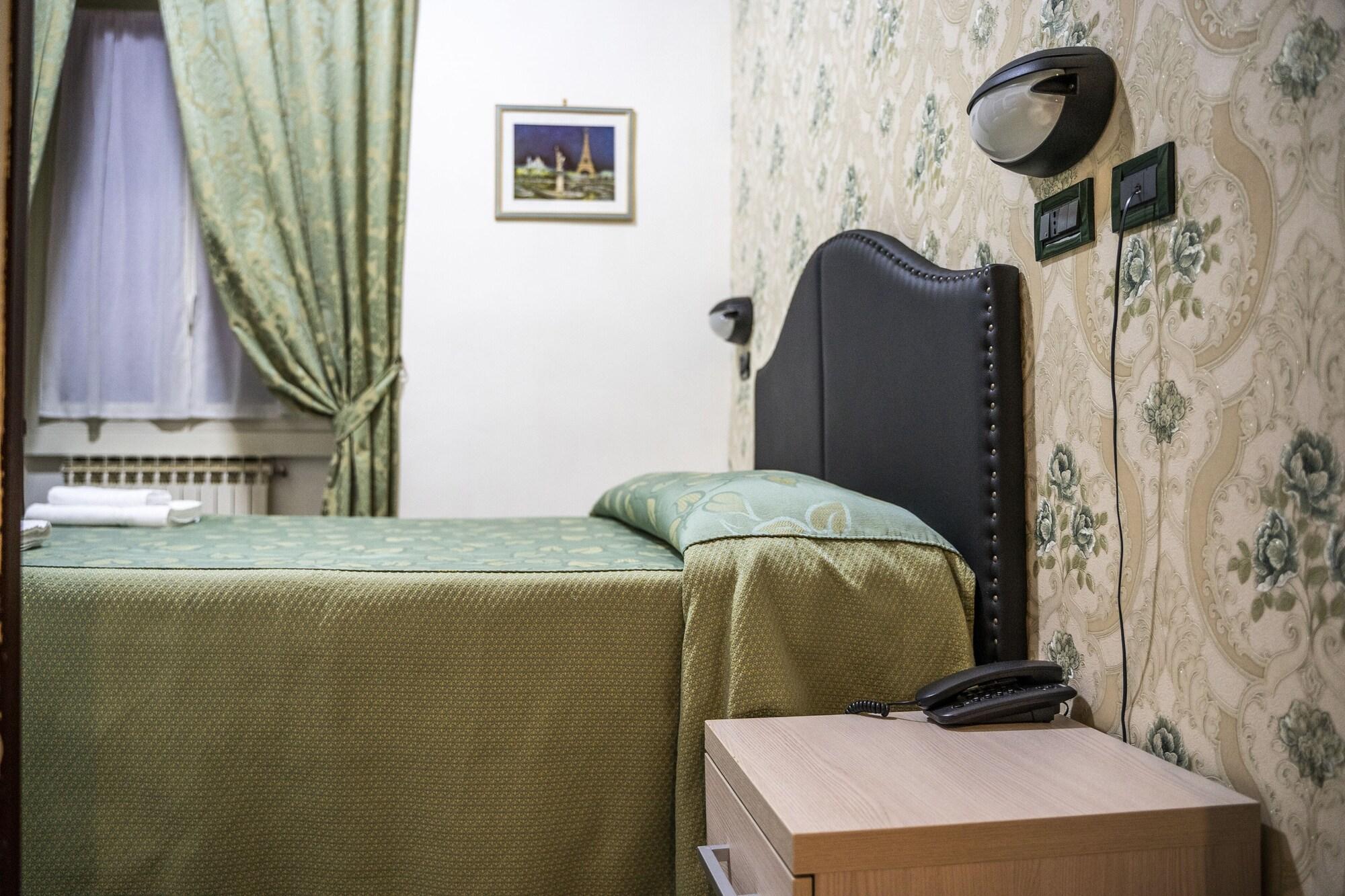 Hotel Ferrarese Рим Екстер'єр фото