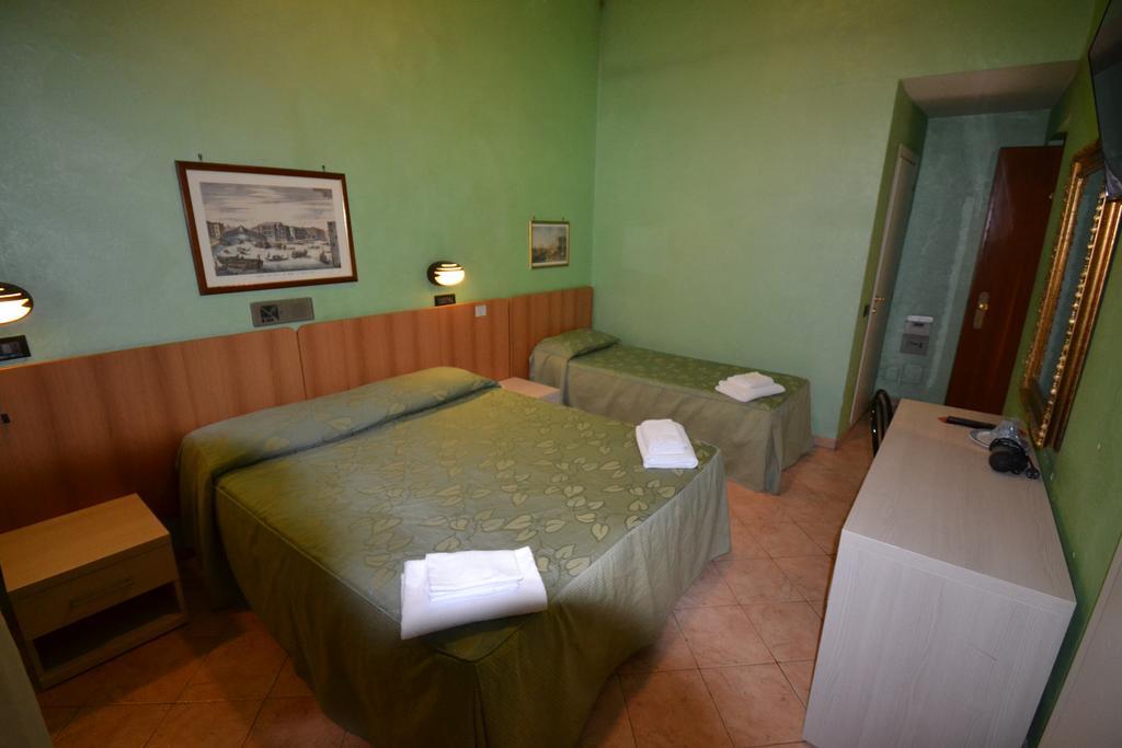 Hotel Ferrarese Рим Екстер'єр фото