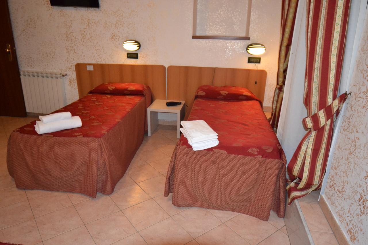 Hotel Ferrarese Рим Екстер'єр фото
