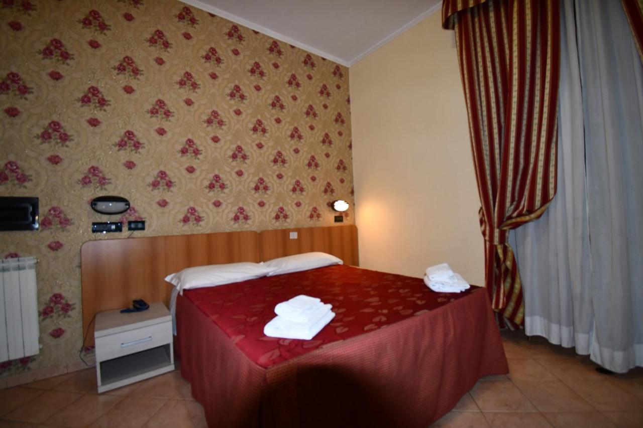 Hotel Ferrarese Рим Екстер'єр фото