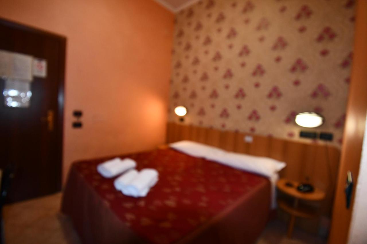 Hotel Ferrarese Рим Екстер'єр фото